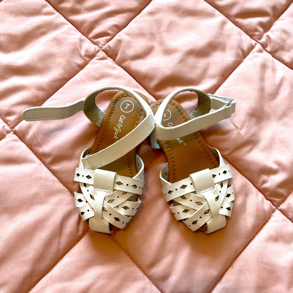 Cat & jack white sandal size 7.